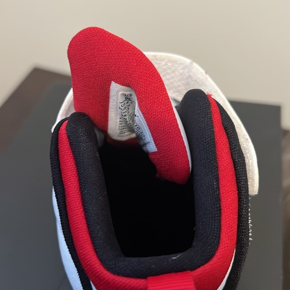 Kids Jordan tennis shoes - Picture 6 of 7